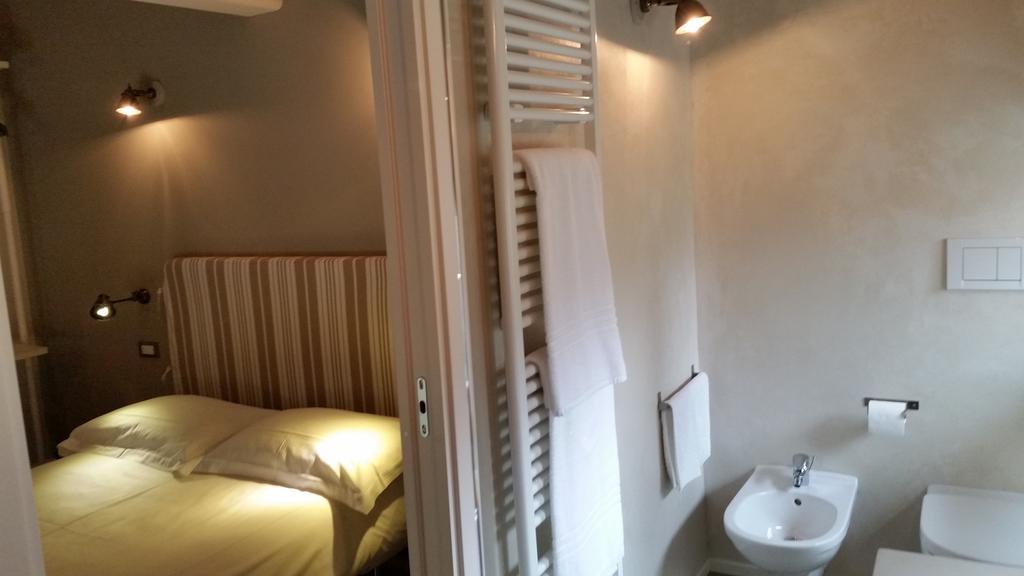 Corte Merighi Charming Rooms เวโรนา ภายนอก รูปภาพ