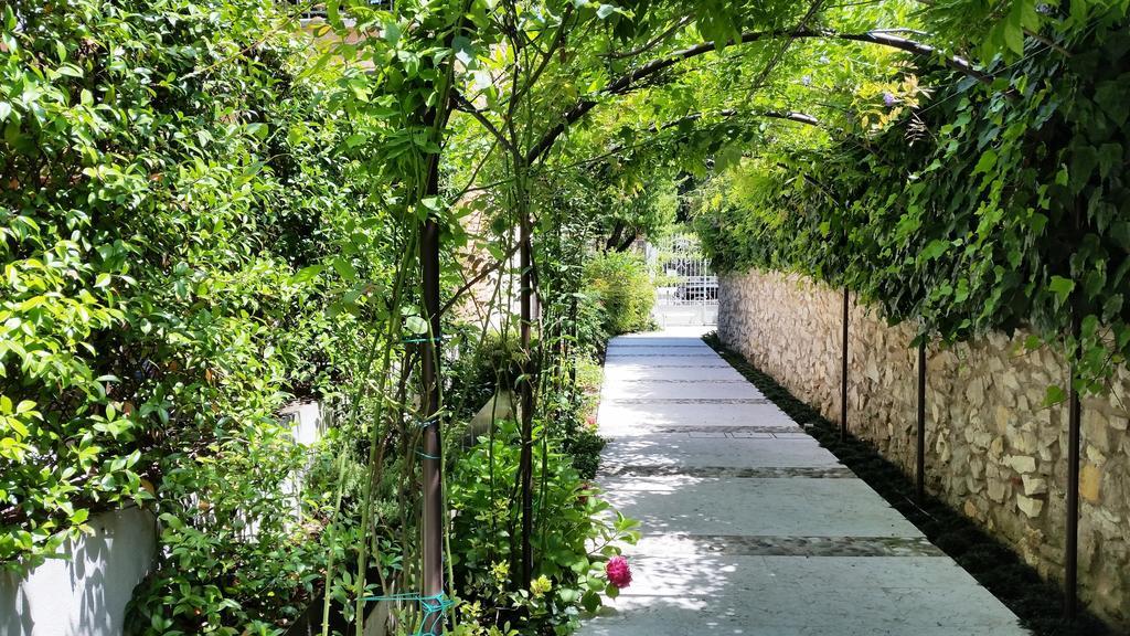Corte Merighi Charming Rooms เวโรนา ภายนอก รูปภาพ