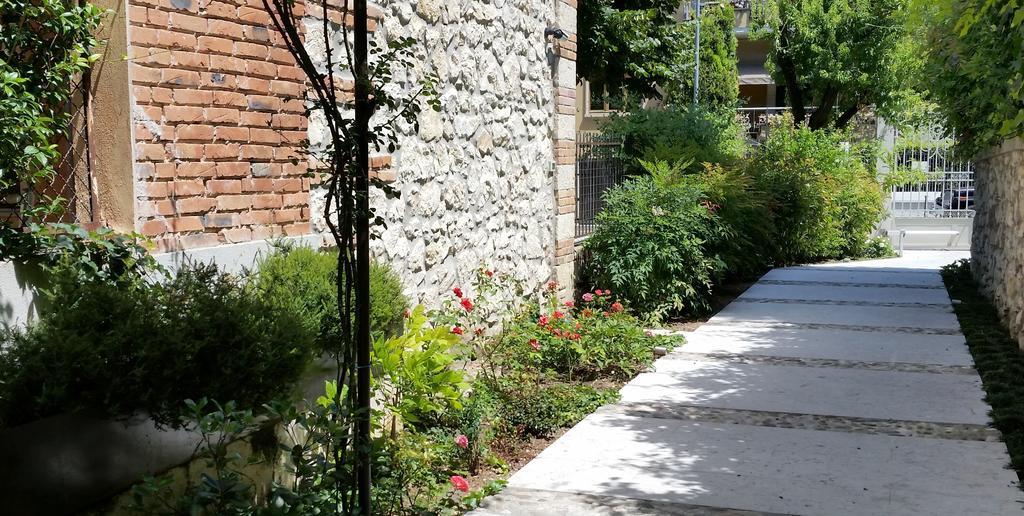 Corte Merighi Charming Rooms เวโรนา ภายนอก รูปภาพ