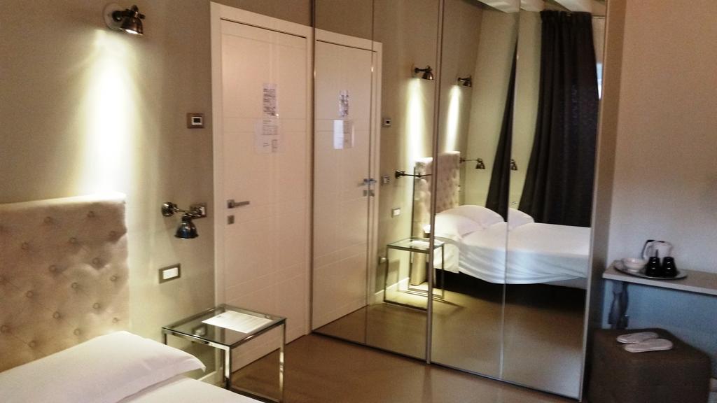 Corte Merighi Charming Rooms เวโรนา ภายนอก รูปภาพ