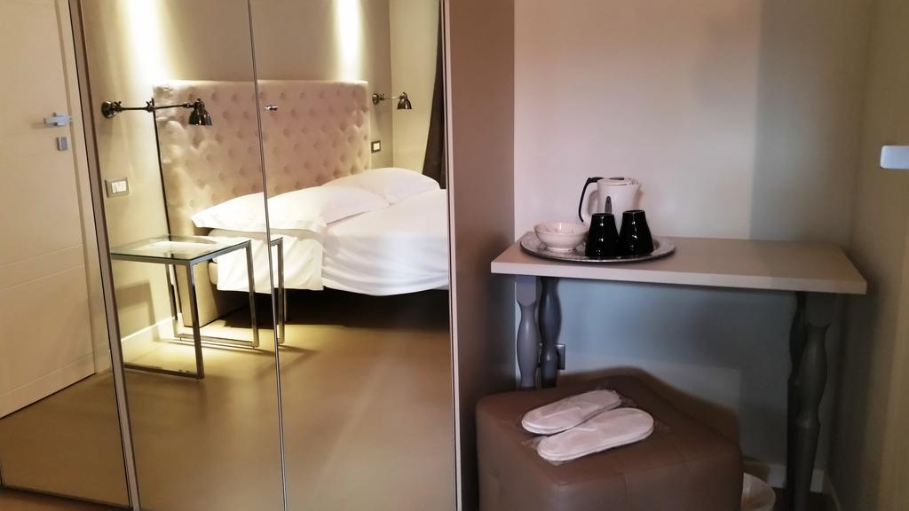 Corte Merighi Charming Rooms เวโรนา ภายนอก รูปภาพ